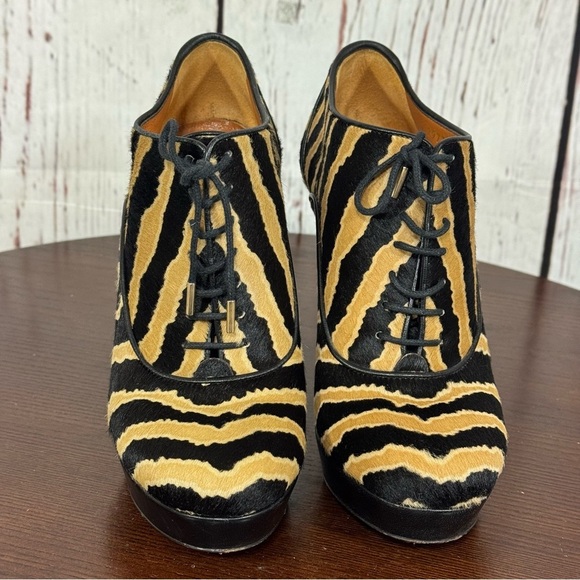 GUCCI Pony Hair Napa Leather Tiger Print Platform ankle booties Size 37 (7) EUC - Picture 3 of 17